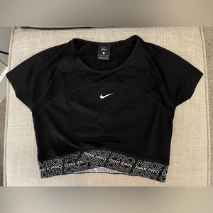 Nike pro workout top